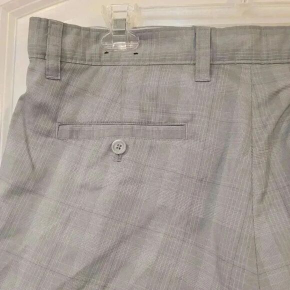 Greg Norman Men's Gray Plaid Poly/Spandex Flat Front Golf Shorts EUC - Picture 10 of 11